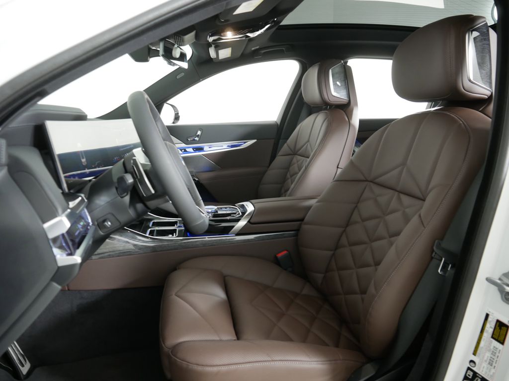 Thumbnail: 2025 BMW 7 Series - 31