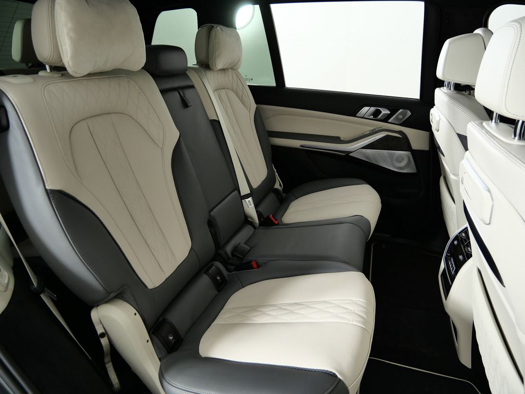 Thumbnail: 2023 BMW X7 - 32