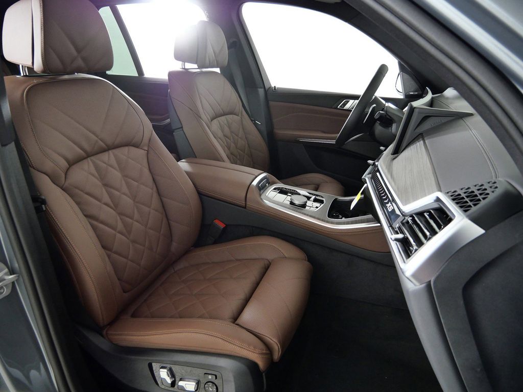 Thumbnail: 2026 BMW X5 - 21