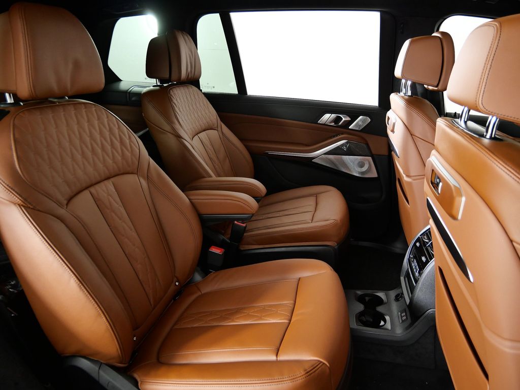 Thumbnail: 2026 BMW X7 - 27