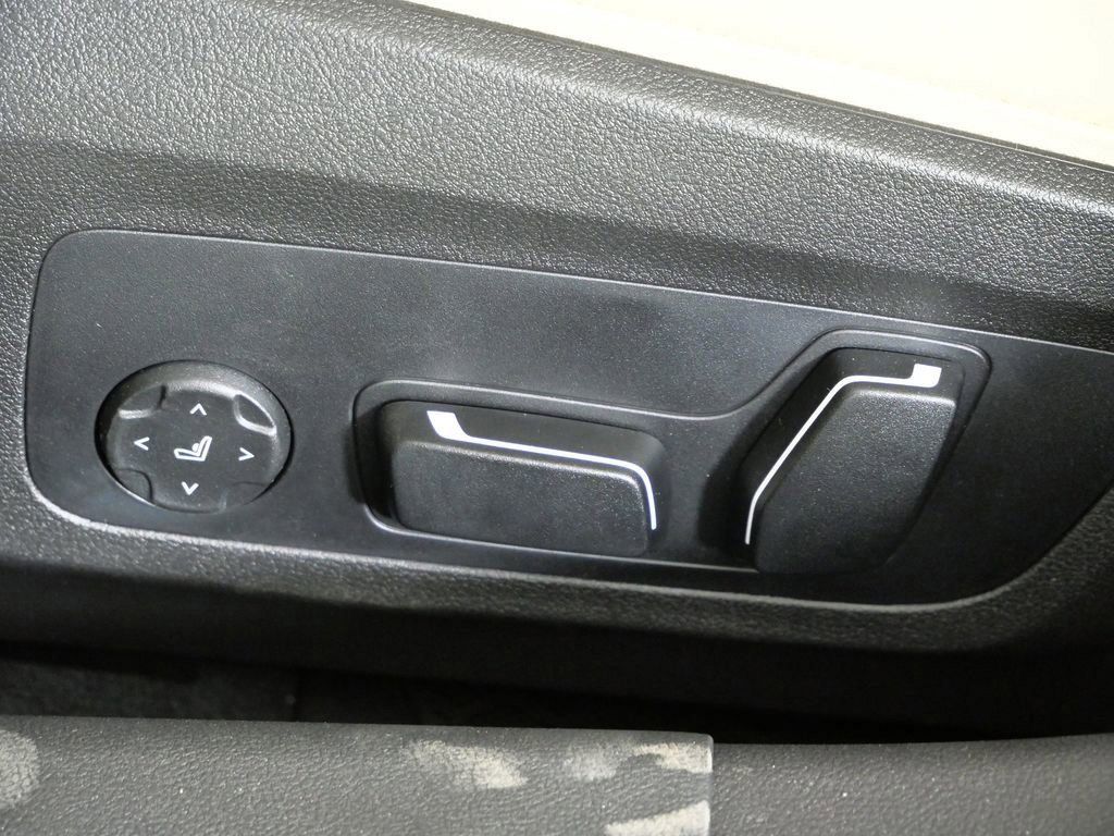 Thumbnail: 2026 BMW 3 Series - 38