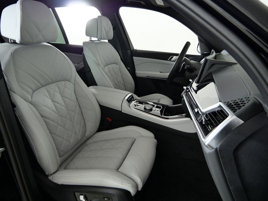 Thumbnail: 2026 BMW X5 - 21