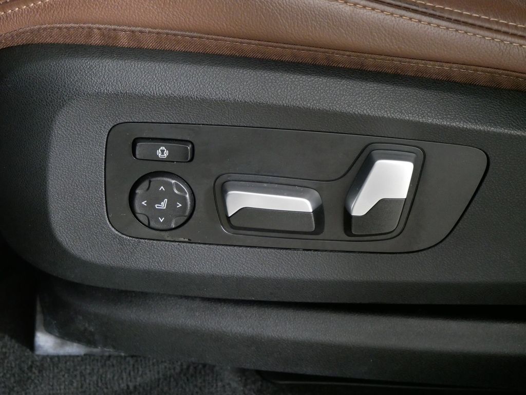 Thumbnail: 2021 BMW X7 - 36