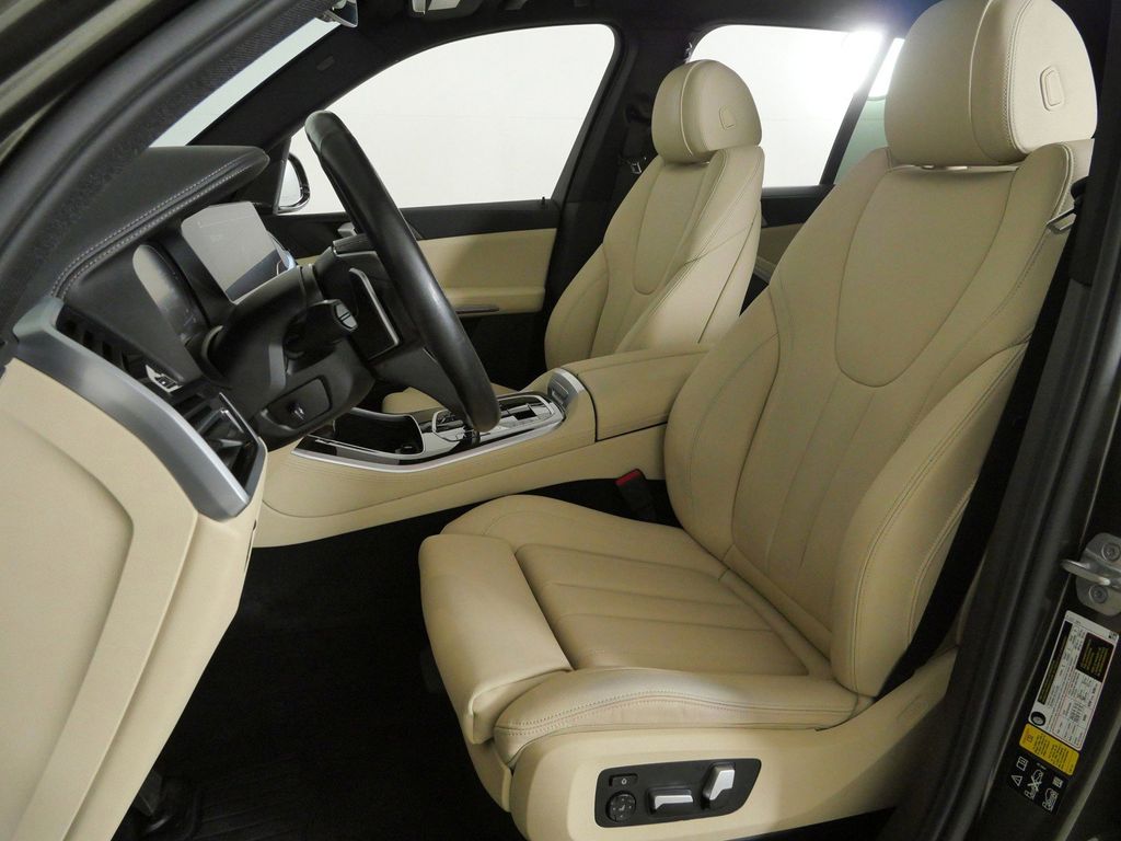 Thumbnail: 2021 BMW X5 - 35