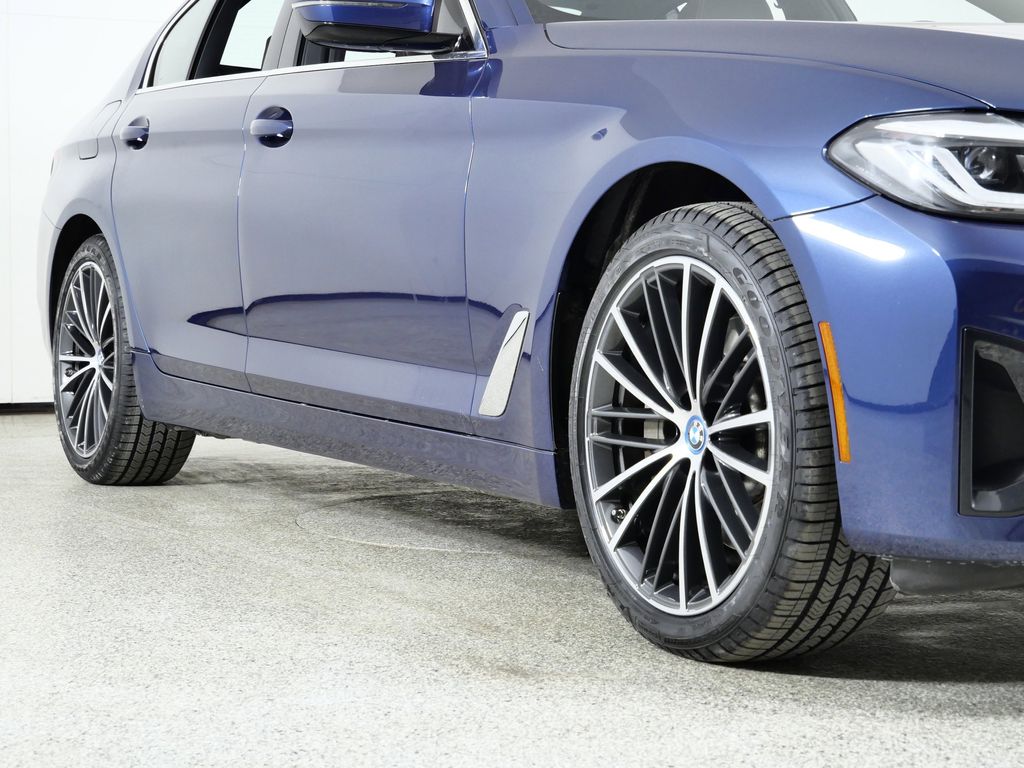 Thumbnail: 2023 BMW 5 Series - 8