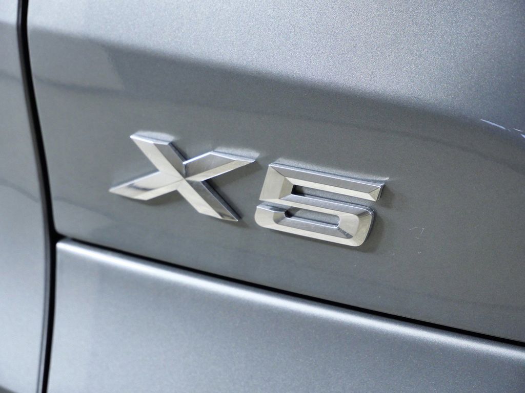 Thumbnail: 2026 BMW X5 - 13