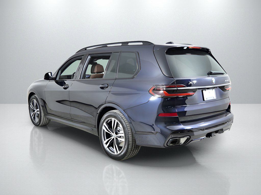 Thumbnail: 2026 BMW X7 - 15
