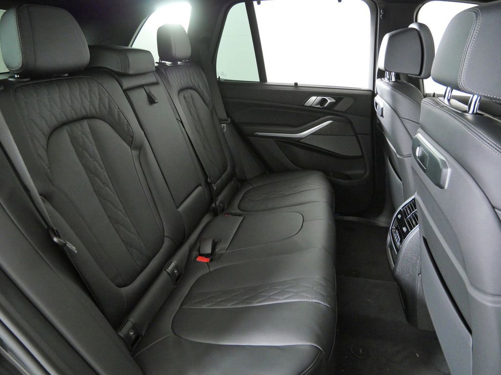 Thumbnail: 2026 BMW X5 - 27