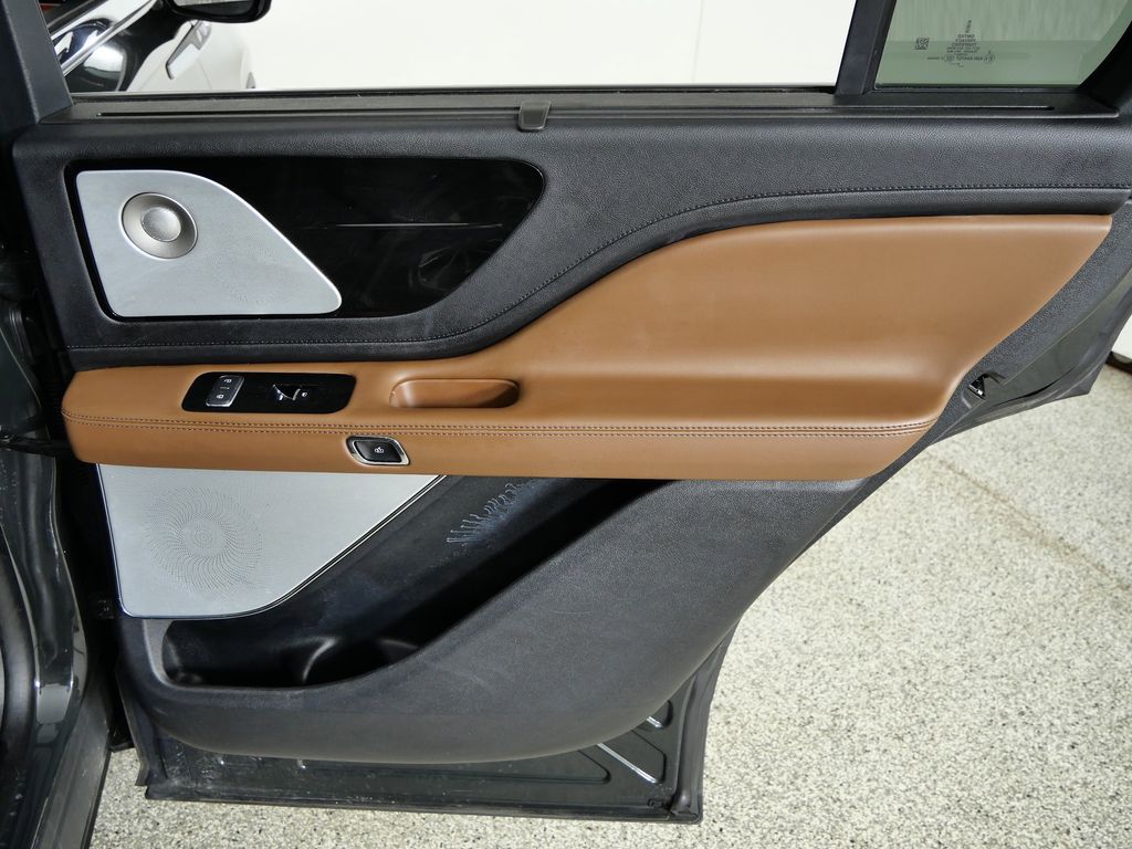 Thumbnail: 2023 Lincoln Aviator - 25