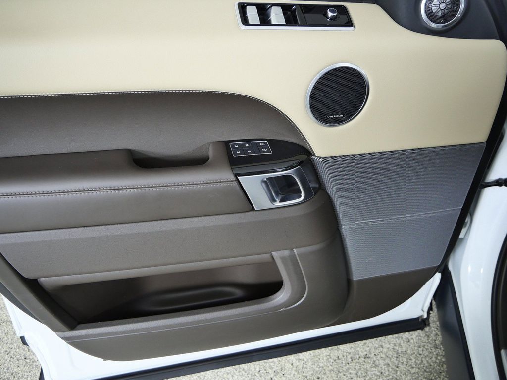 Thumbnail: 2022 Land Rover Range Rover Sport - 30