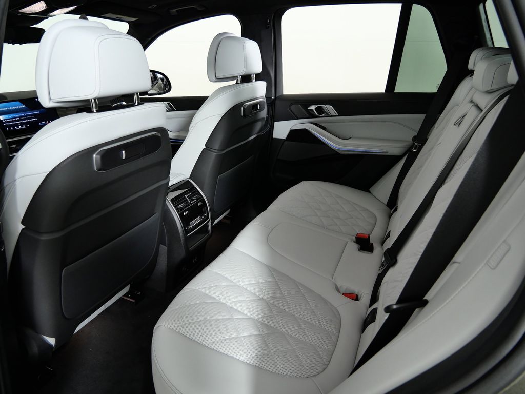 Thumbnail: 2026 BMW X5 - 32