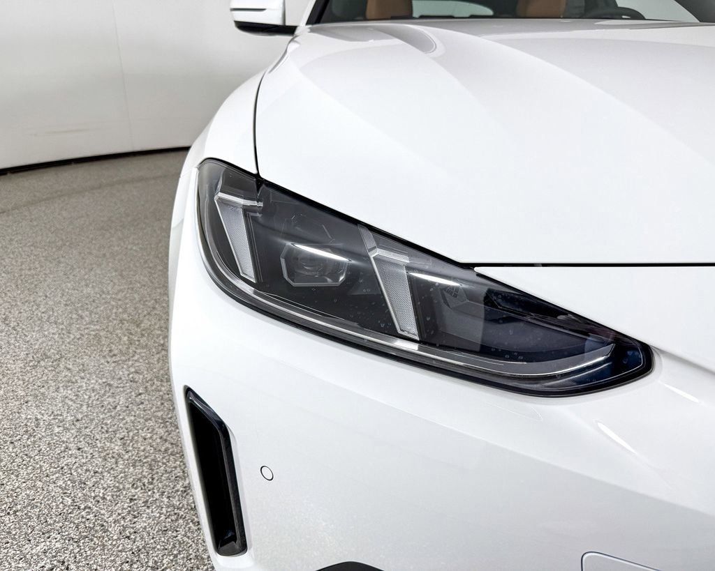 Thumbnail: 2025 BMW i4 - 9