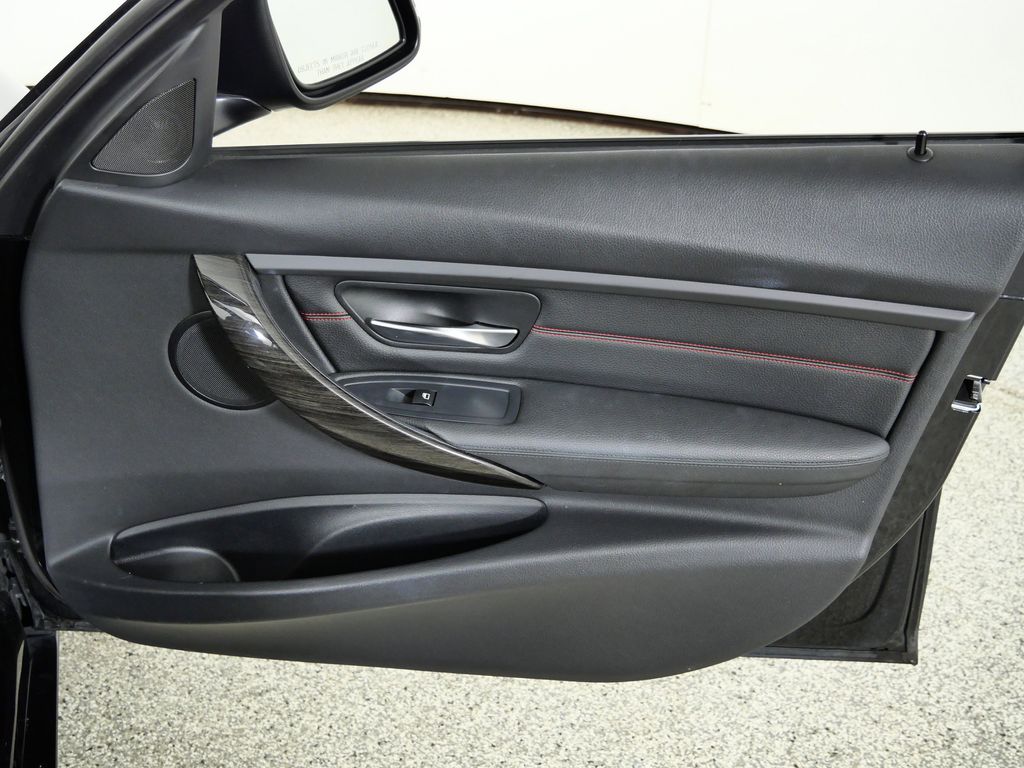 Thumbnail: 2013 BMW 3 Series - 20