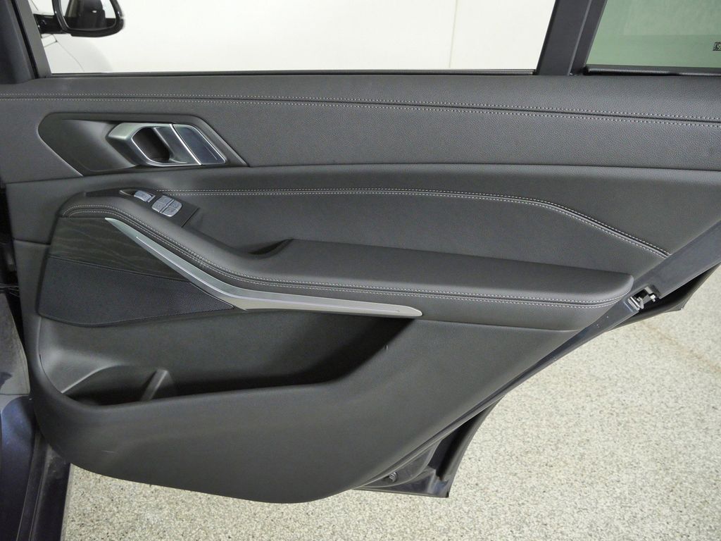 Thumbnail: 2022 BMW X7 - 29