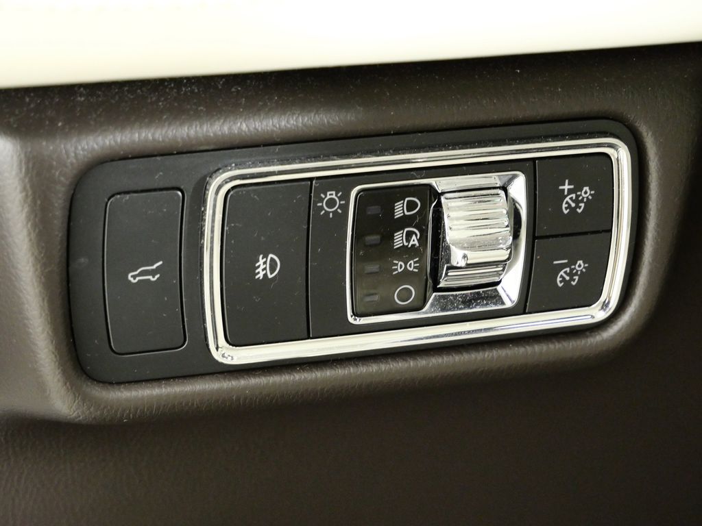 Thumbnail: 2020 Lincoln Aviator - 39