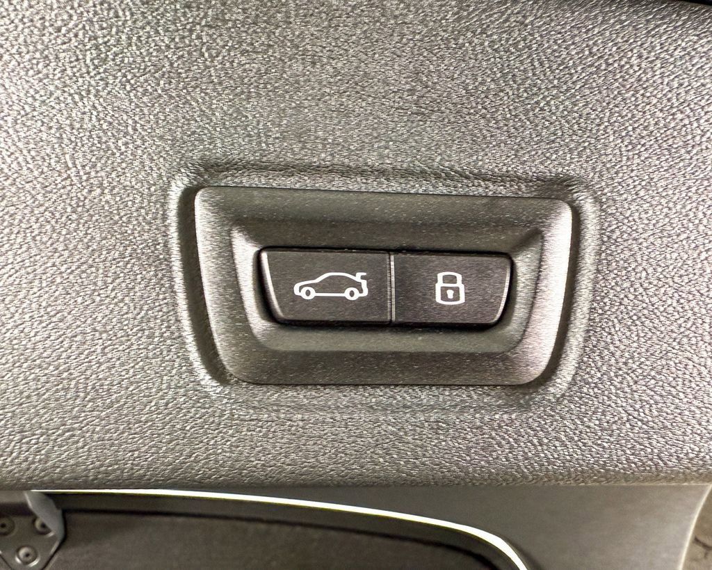 Thumbnail: 2025 BMW i4 - 21