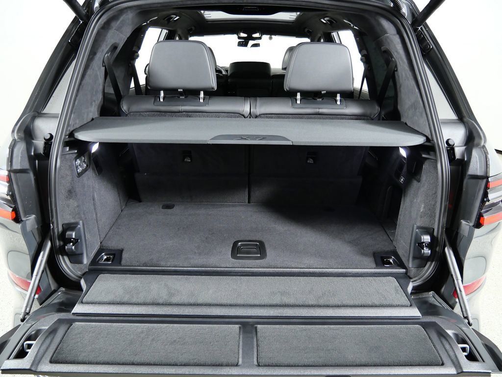 Thumbnail: 2026 BMW X7 - 31