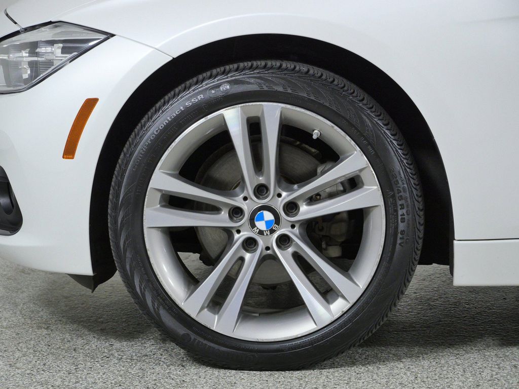Thumbnail: 2017 BMW 3 Series - 16