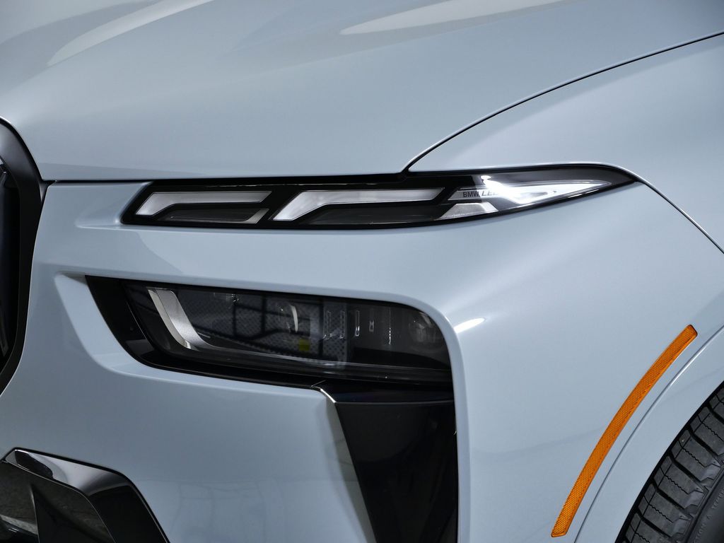 Thumbnail: 2025 BMW X7 - 4