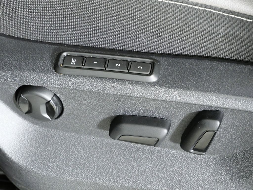 Thumbnail: 2023 Volkswagen Atlas - 38