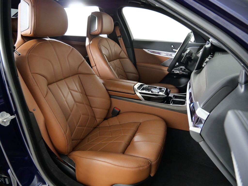 Thumbnail: 2023 BMW 7 Series - 27