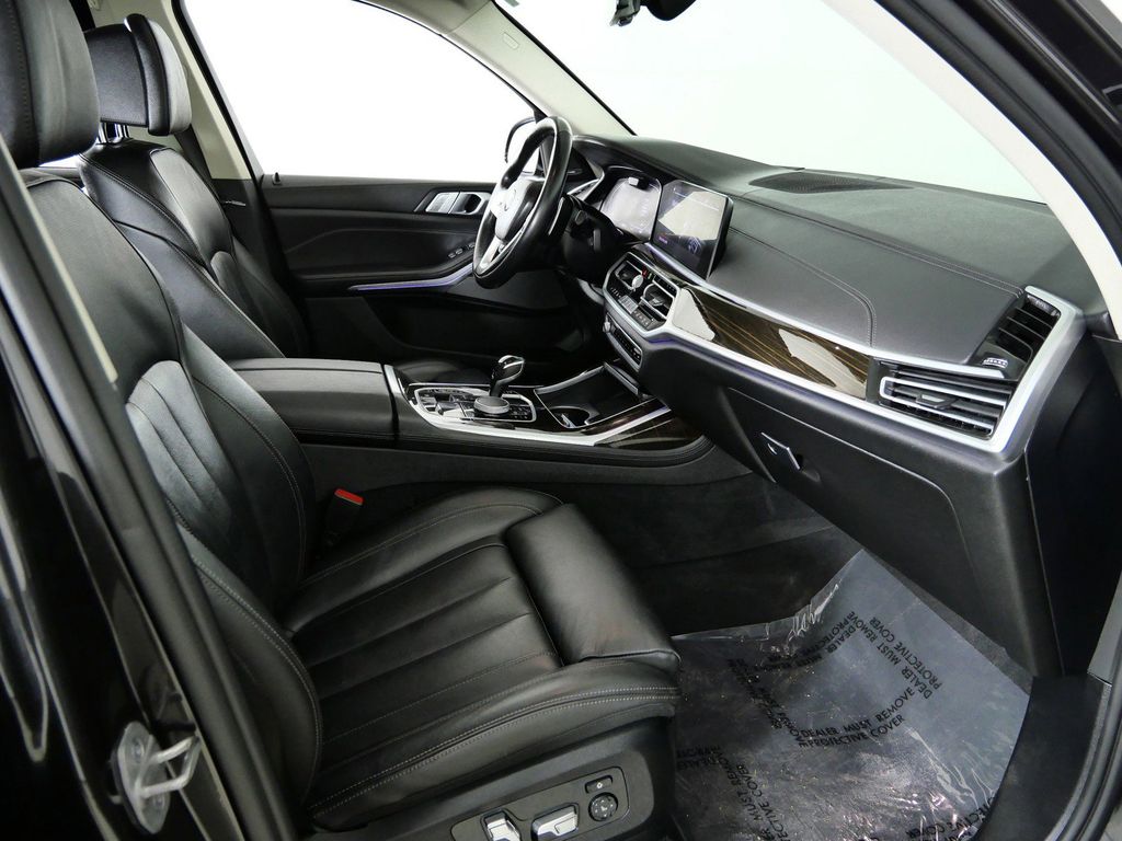 Thumbnail: 2021 BMW X7 - 21