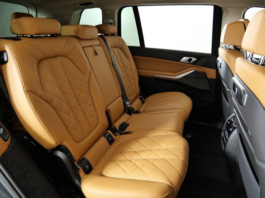 Thumbnail: 2026 BMW X7 - 29