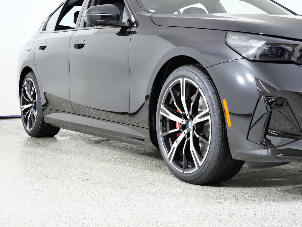 Thumbnail: 2026 BMW 5 Series - 6