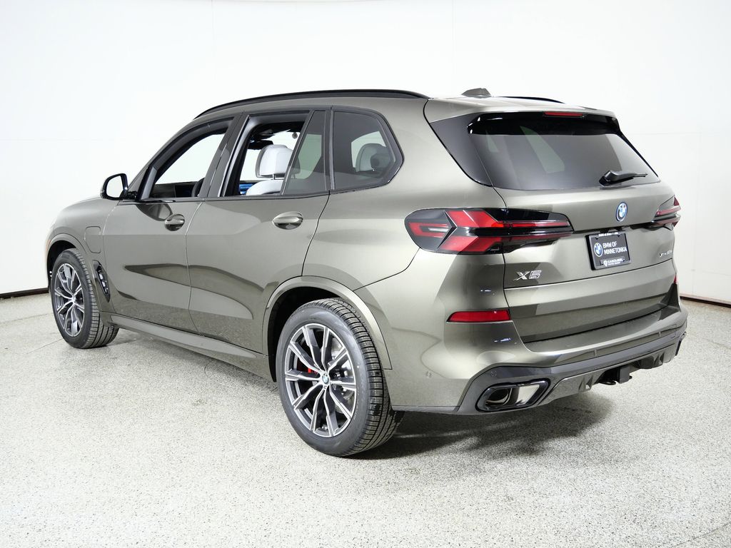 Thumbnail: 2026 BMW X5 - 14