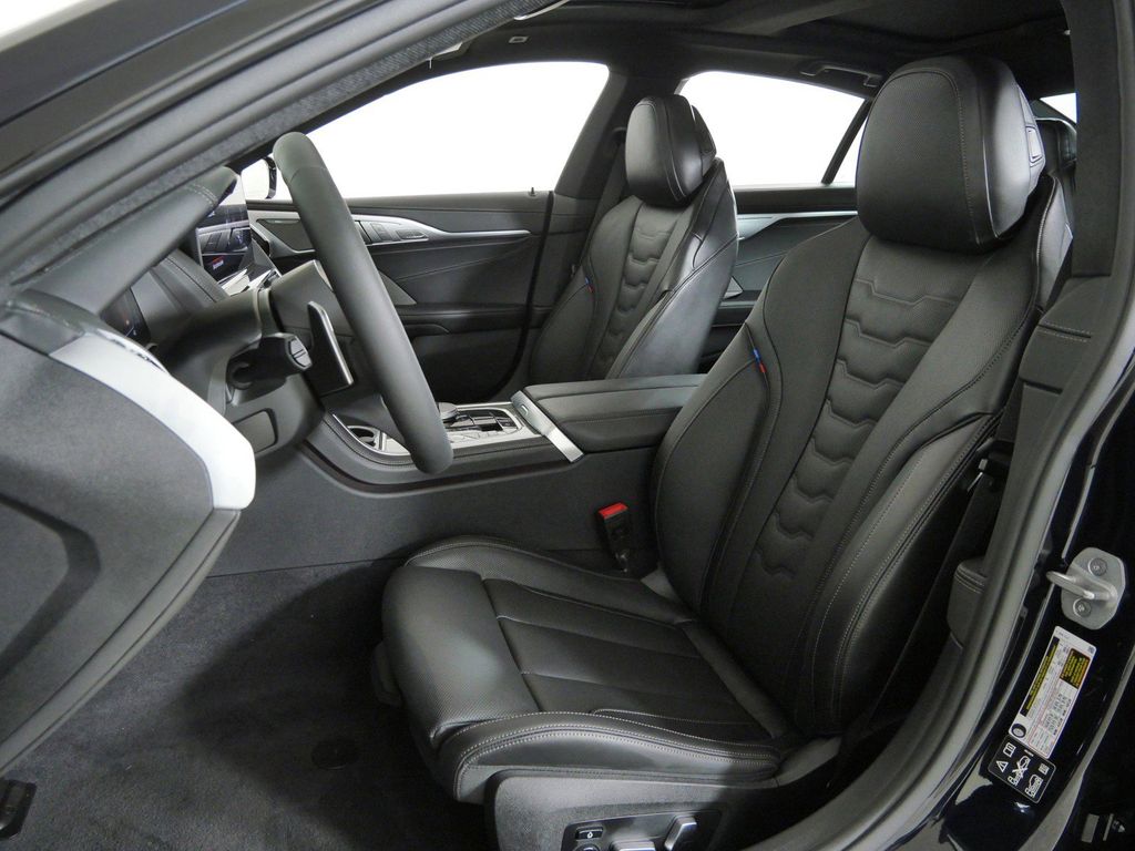 Thumbnail: 2026 BMW 8 Series - 34