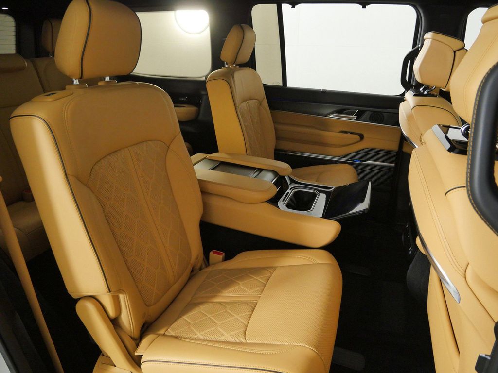 Thumbnail: 2023 Jeep Grand Wagoneer - 27