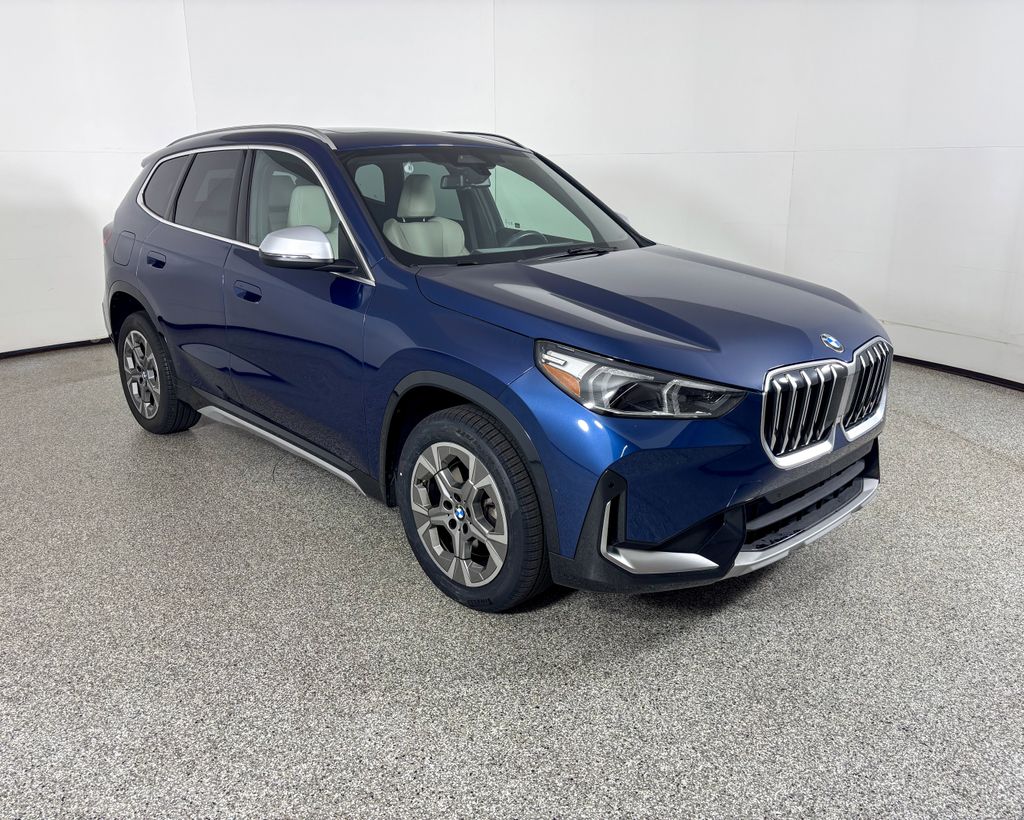 Thumbnail: 2023 BMW X1 - 3