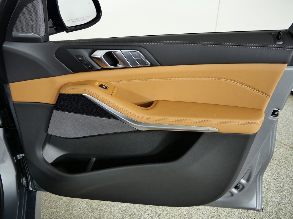 Thumbnail: 2026 BMW X7 - 21