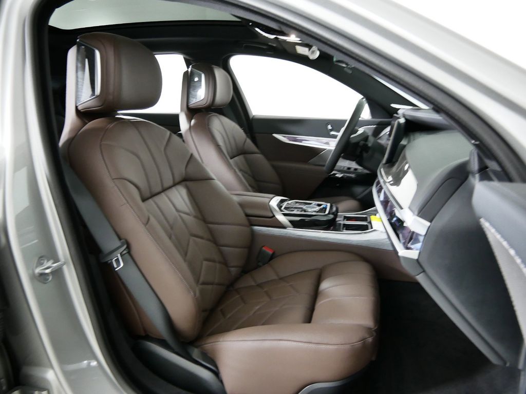 Thumbnail: 2024 BMW i7 - 21