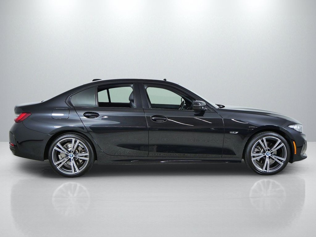 Thumbnail: 2023 BMW 3 Series - 9