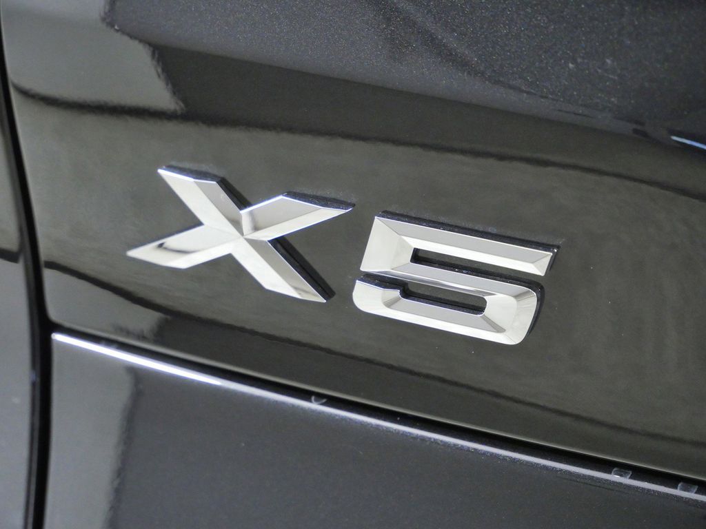 Thumbnail: 2026 BMW X5 - 13