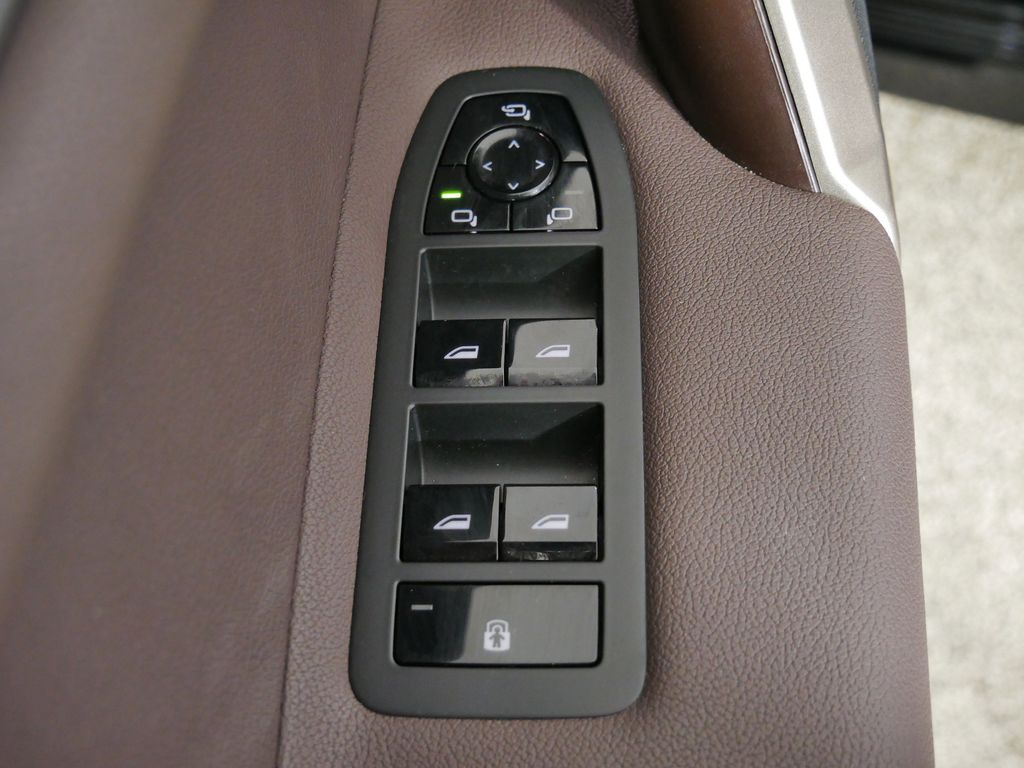 Thumbnail: 2023 BMW iX - 43