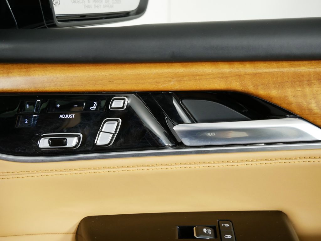 2022 Jeep Grand Wagoneer Series III 23