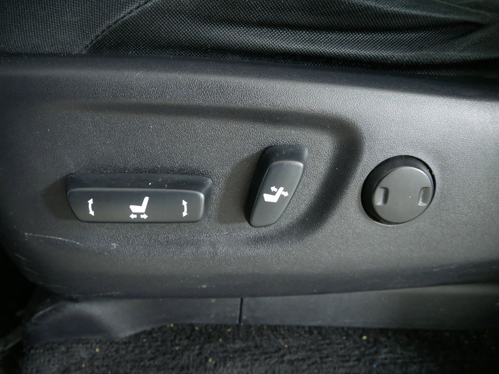 Thumbnail: 2012 Toyota 4Runner - 30