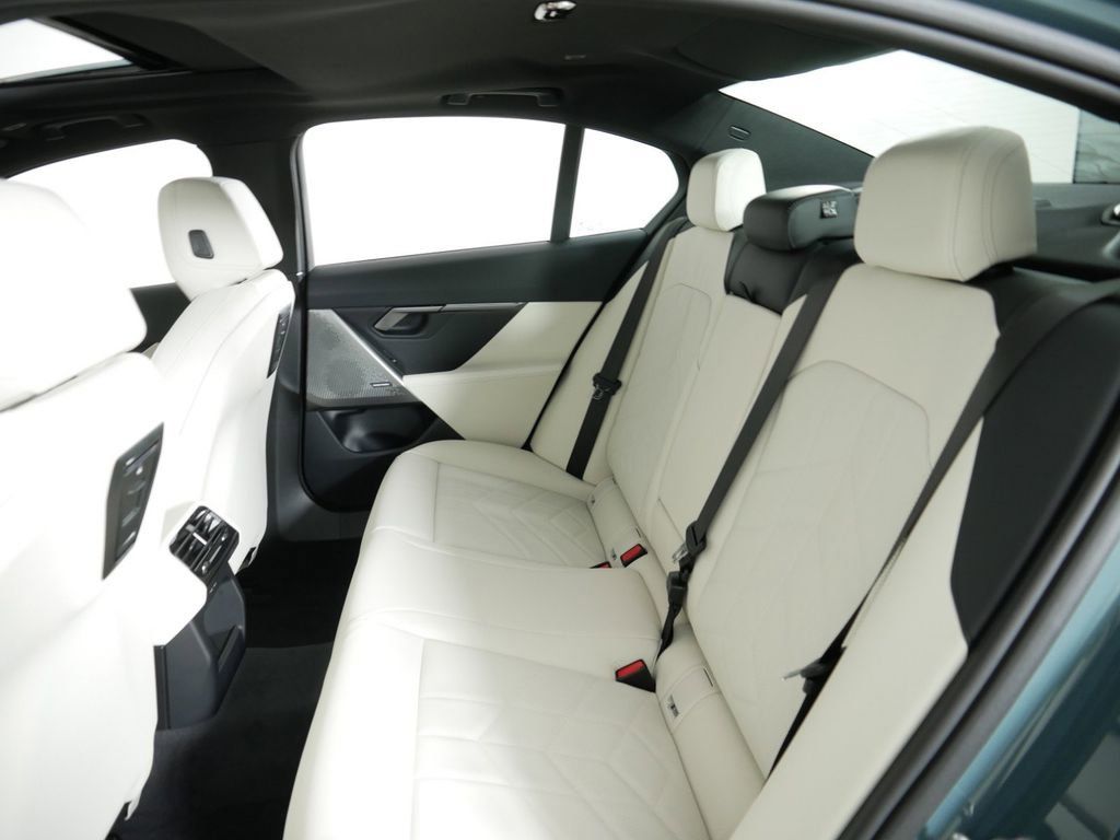 Thumbnail: 2025 BMW 5 Series - 30