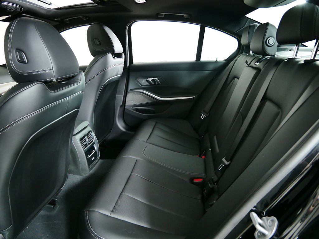 Thumbnail: 2025 BMW 3 Series - 27