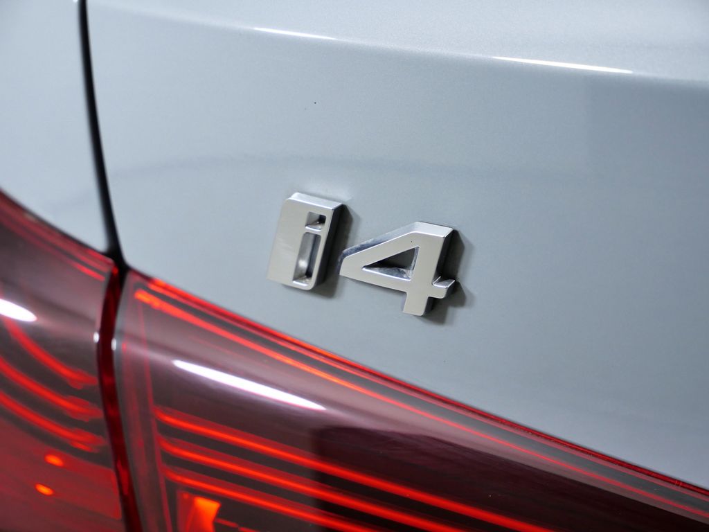 Thumbnail: 2026 BMW i4 - 13