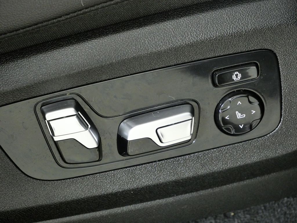 Thumbnail: 2021 BMW X7 - 23
