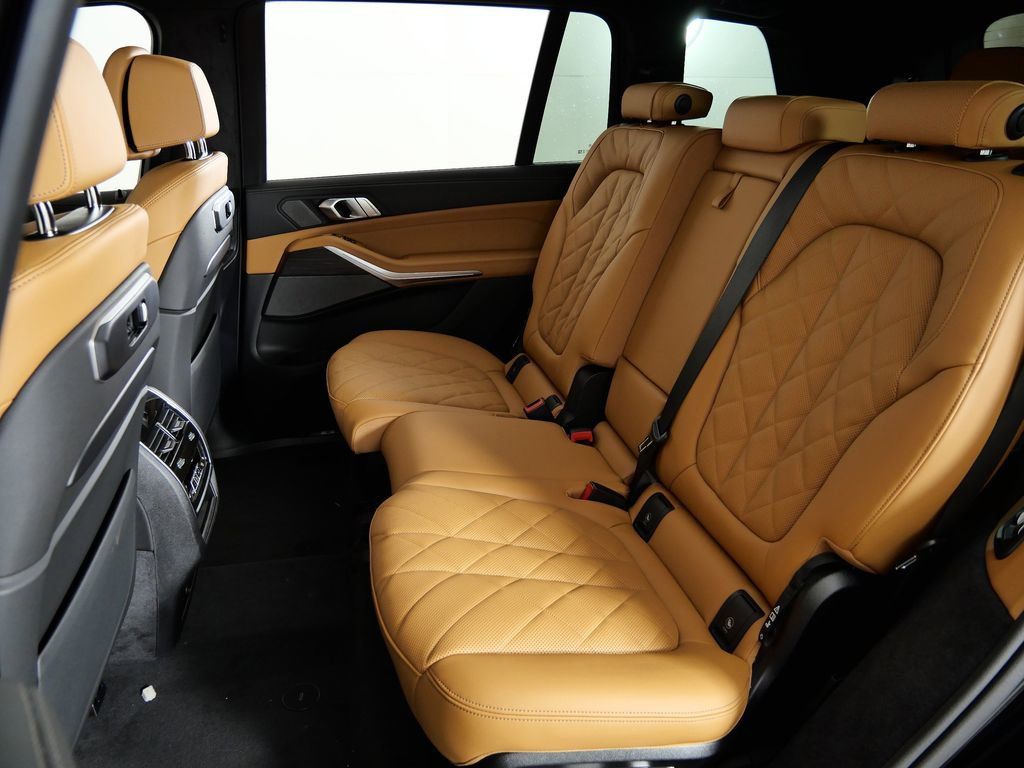 Thumbnail: 2026 BMW X7 - 35