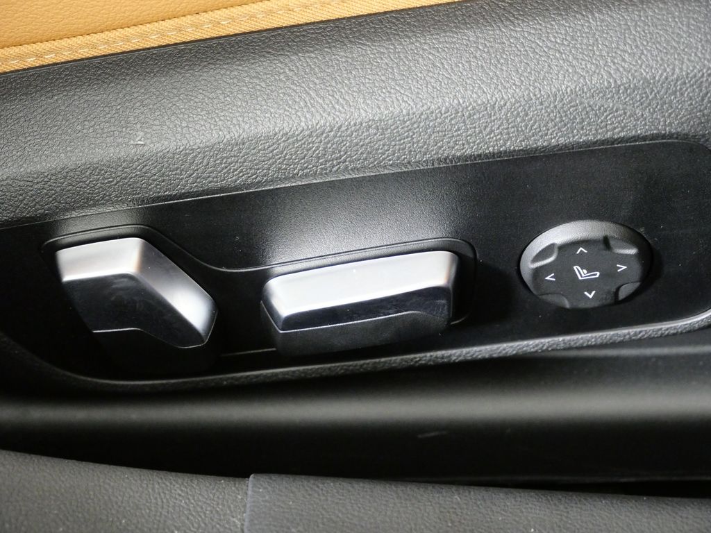 Thumbnail: 2024 BMW i4 - 27