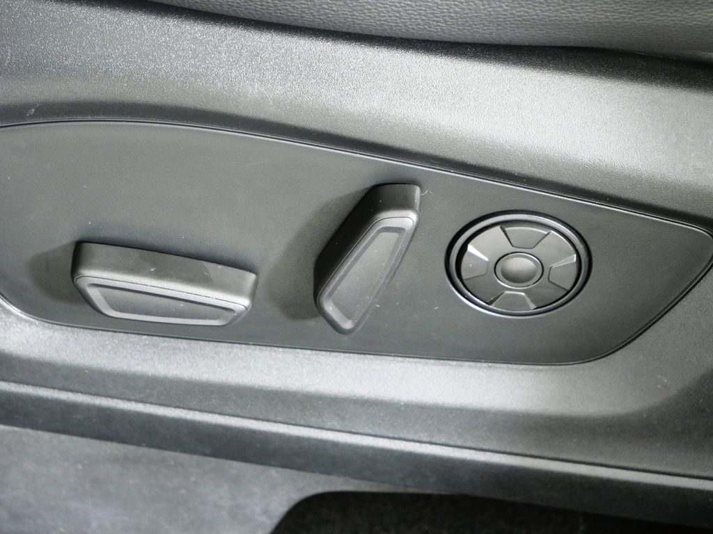 Thumbnail: 2021 Ford Explorer - 38