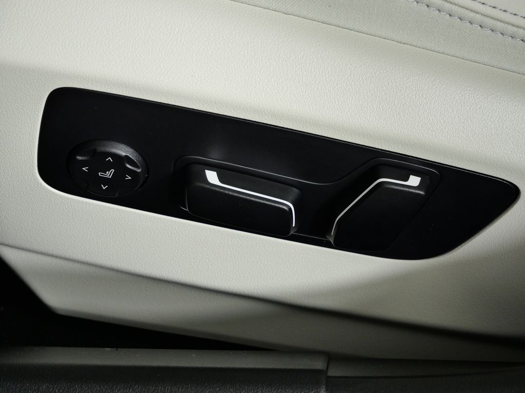 Thumbnail: 2026 BMW 5 Series - 36