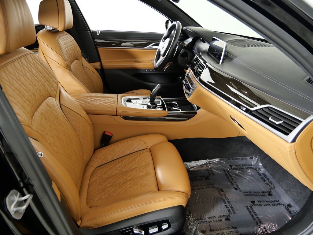 Thumbnail: 2022 BMW 7 Series - 24