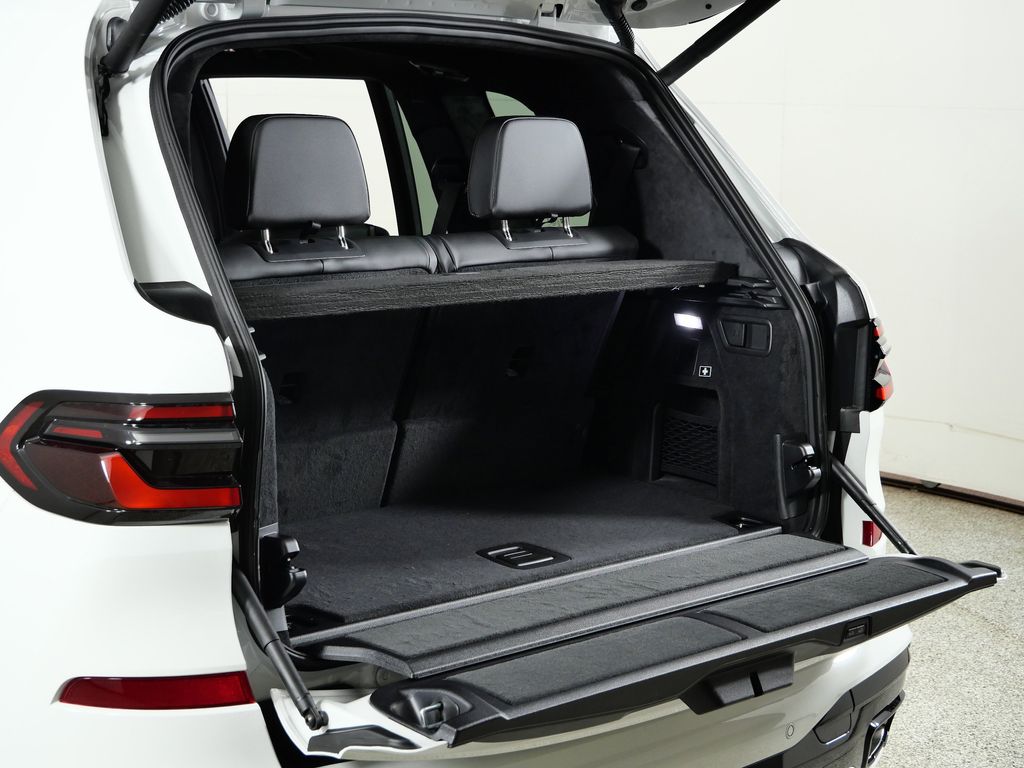 Thumbnail: 2026 BMW X7 - 31