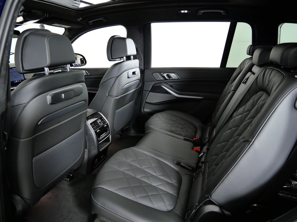 Thumbnail: 2026 BMW X7 - 32